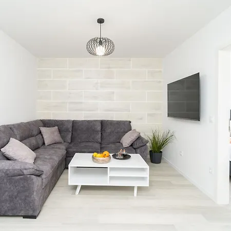 Star Apartment *